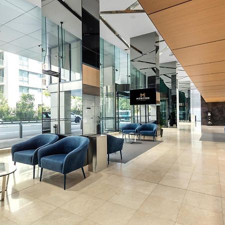סידני Meriton Suites Mascot Central מראה חיצוני תמונה The lobby of the hotel