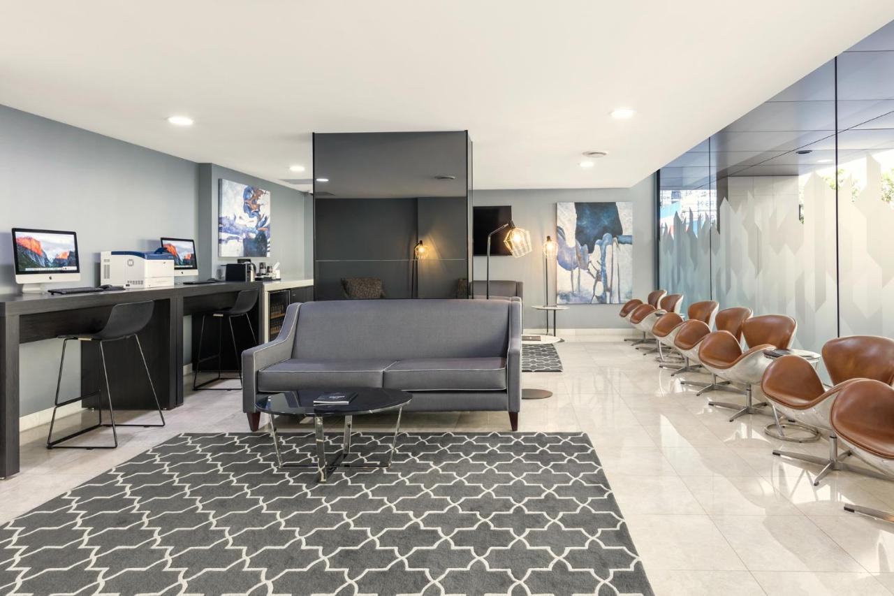 סידני Meriton Suites Mascot Central מראה חיצוני תמונה Dental Clinic