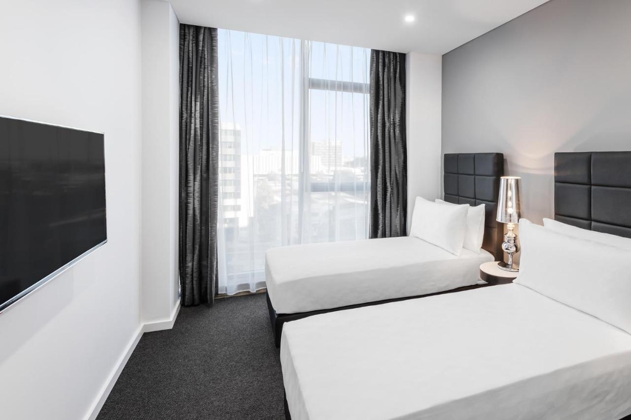 סידני Meriton Suites Mascot Central מראה חיצוני תמונה A typical room at the hotel