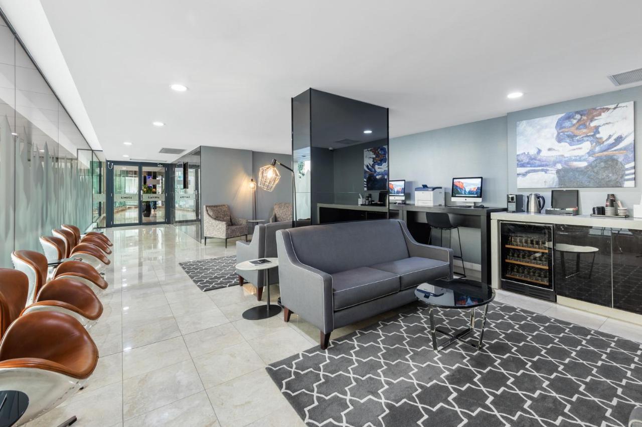 סידני Meriton Suites Mascot Central מראה חיצוני תמונה The lounge at the airport