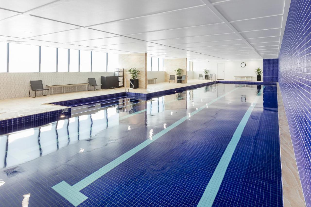 סידני Meriton Suites Mascot Central מראה חיצוני תמונה The pool at the hotel